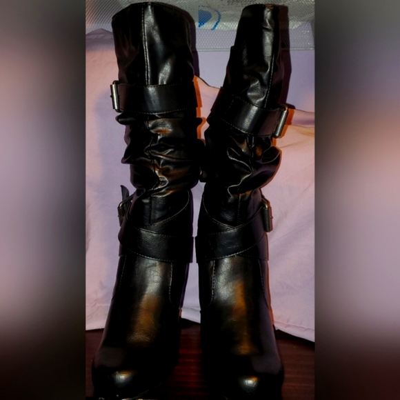 Boots - Picture 2 of 3